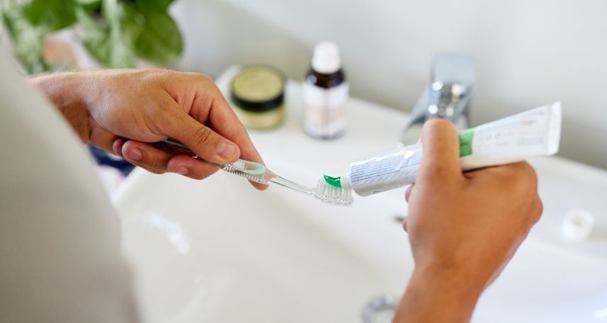 fluoride toothpaste vs non fluoride