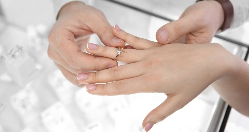 How To Choose Engagement Ring: Expert Tips for the Perfect Sparkle