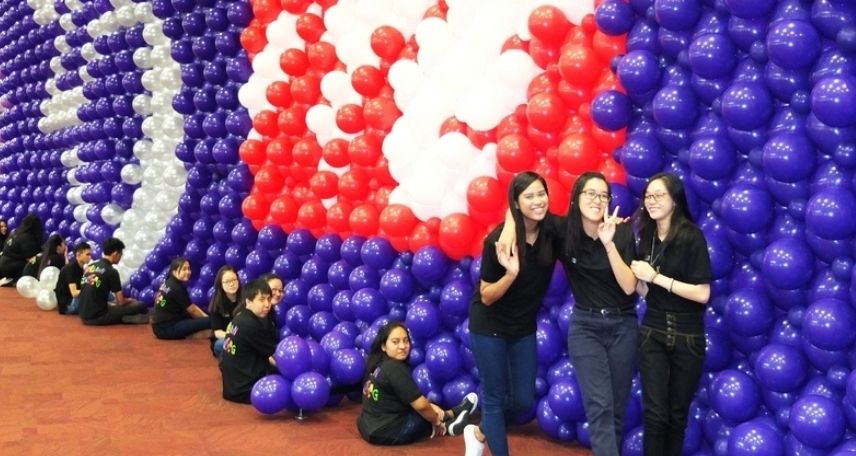 how to create a balloon mural
