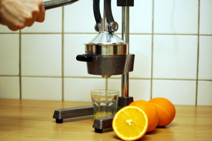 masticating juicer vs cold press