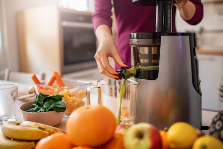 masticating juicer vs cold press