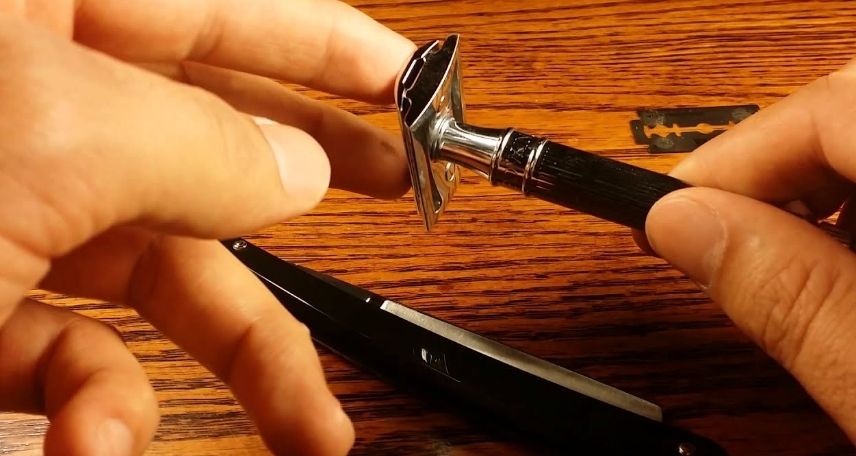 Straight Razor Vs Safety Razor: Ultimate Shaving Showdown
