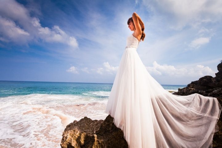 how far in advance should you buy a wedding dress