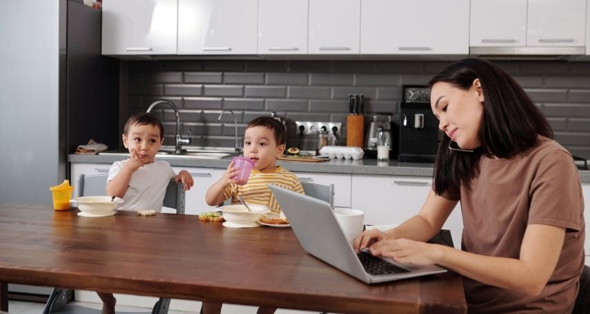 how to stay organized with a busy family schedule