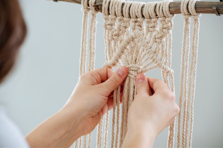 beginner guide to macrame knots